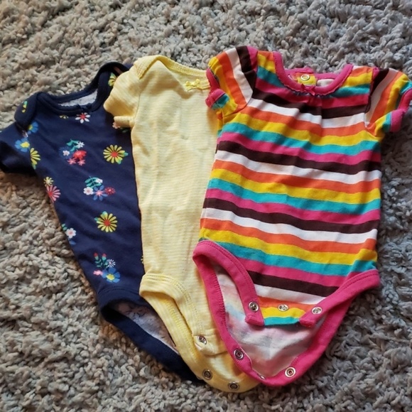 NB Carter's onesie bundle - Picture 3 of 4